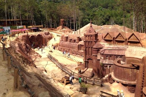 Độc lạ đường hầm đất sét ở Đà Lạt