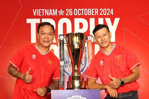 Nhà vô địch AFF Cup 2008 động viên Nguyễn Filip và Đặng Văn Lâm