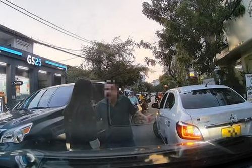 Nữ tài xế tố bị người đàn ông tát giữa phố khi bóp còi xin đường, công an vào cuộc