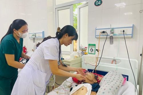 Phụ cấp ngành y 13 năm không đổi (3): Một ngày trực ở bệnh viện công nơi bác sĩ 'được thêm' 90.000 đồng