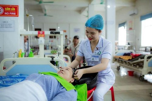 Ngày Điều dưỡng Việt Nam 26/10: Điều dưỡng, 'mắt xích' quan trọng trong chăm sóc sức khỏe nhân dân