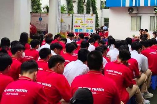 Con học 2 tháng, phụ huynh sốc vì trường tuyển sinh lớp 10 'chui'