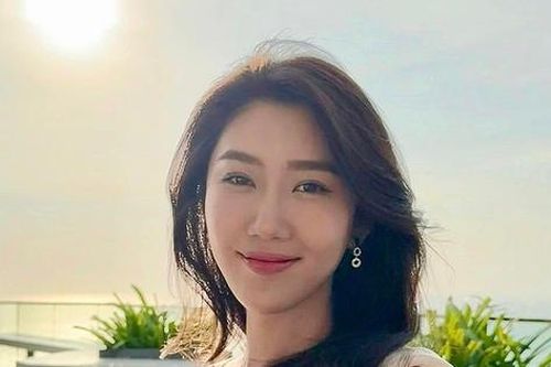 Thúy Ngân đăng bài buồn bã, liệu có liên quan đến 'bạn trai tin đồn' Võ Cảnh?