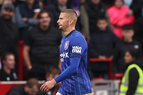 Đêm ác mộng của hậu vệ Ipswich Town