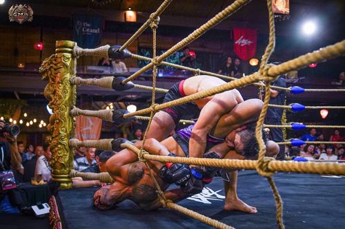 Đêm bán kết rực lửa tại giải MMA của Johnny Trí Nguyễn
