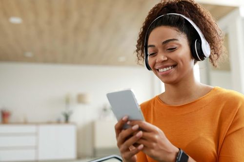 Mô phỏng giọng của tác giả để làm sách nói