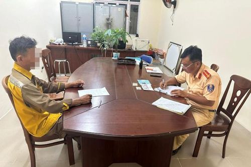 Xử phạt tài xế lái xe bồn chạy ngược chiều ở TP Hồ Chí Minh