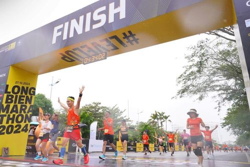 Hơn 15.000 vận động viên tham gia tranh tài tại Giải chạy Longbien Marathon 2024