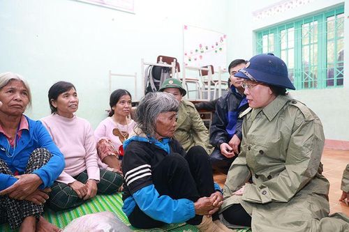 Bí thư Tỉnh ủy Quảng Ngãi kiểm tra công tác ứng phó sạt lở núi