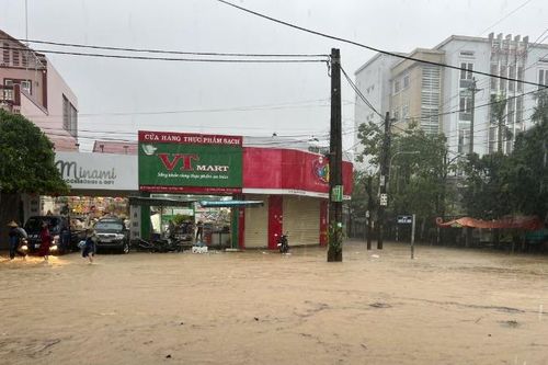 Quảng Bình: Một người bị lũ cuốn mất tích