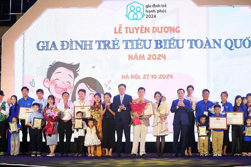Tuyên dương 10 'Gia đình trẻ tiêu biểu' năm 2024
