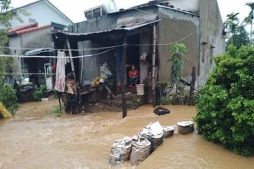 Quảng Nam: Nước sông dâng cao, hơn 300 hộ dân bị cô lập