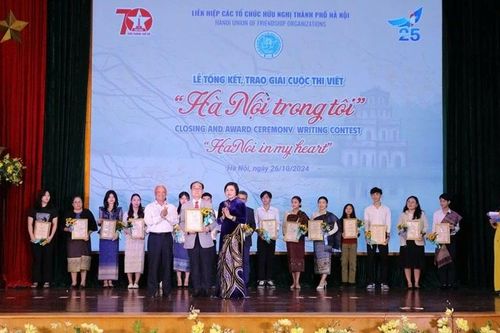 Giải Đặc biệt cuộc thi về tình yêu Thủ đô: Giáo sư Hàn Quốc viết 'Hà Nội là sao vàng trong tôi'