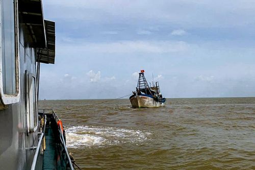 Hải đội Biên phòng 2 BĐBP Sóc Trăng cứu hộ thành công tàu cá gặp nạn trên biển