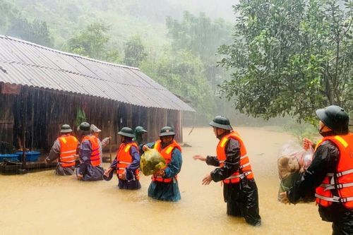 Quảng Bình: Kịp thời di dời 56 hộ dân bị ngập lụt đến nơi an toàn