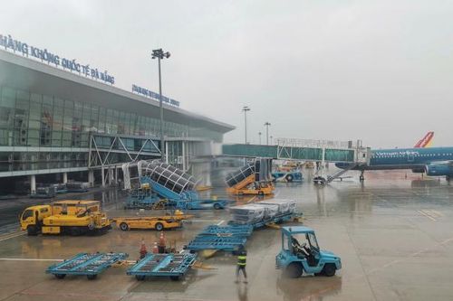 Hôm nay (27/10), 4 sân bay miền Trung dừng hoạt động để tránh bão Trà Mi