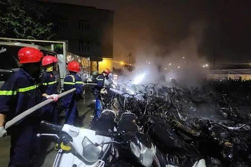 Cháy bãi xe ở phòng CSGT Công an tỉnh Thừa Thiên - Huế, nhiều phương tiện bị thiêu rụi