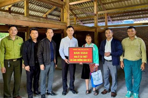 Lào Cai: Chậm nhất ngày 31/12 làm xong nhà mới cho người dân bị sập nhà do mưa bão gây ra