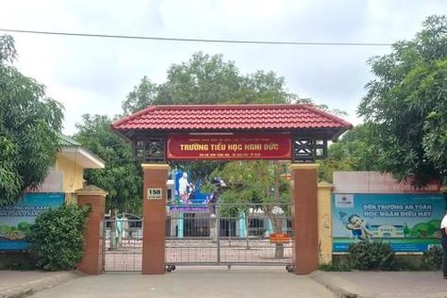 Thông tin mới vụ lớp học di dời điều hòa cũ hết gần 4 triệu gây xôn xao dư luận