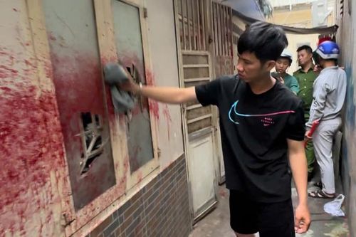 Bắt kẻ đập cửa kính, tạt sơn pha mắm tôm vào nhà dân ở TPHCM