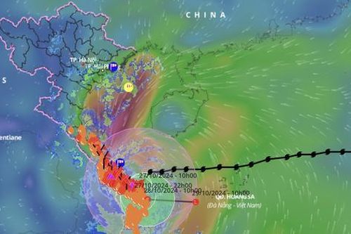Bão Trà Mi đổ bộ, miền Trung hứng chịu mưa lớn dài ngày