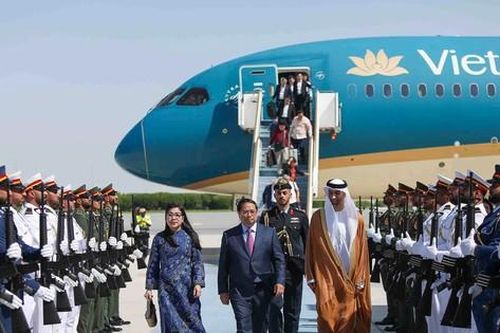 Thủ tướng đến Abu Dhabi, bắt đầu chuyến thăm chính thức UAE