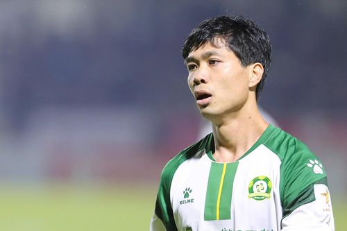 Công Phượng: Trở về mặt đất để tìm lại nụ cười