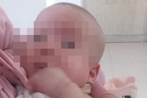 Bé trai sơ sinh khỏe mạnh bị mẹ bỏ rơi trước bến xe Long An