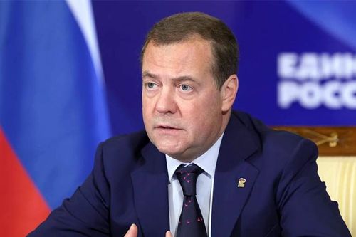 Ông Medvedev cảnh báo sẽ có 'pháo hoa' tại nhà máy quân sự Đức ở Ukraine