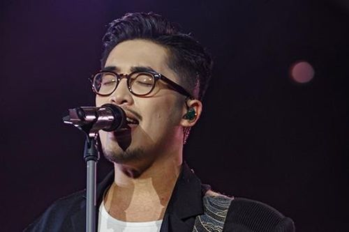 Vũ hòa giọng với 14.000 khán giả trong concert 'Bảo tàng của nuối tiếc' ở Hà Nội