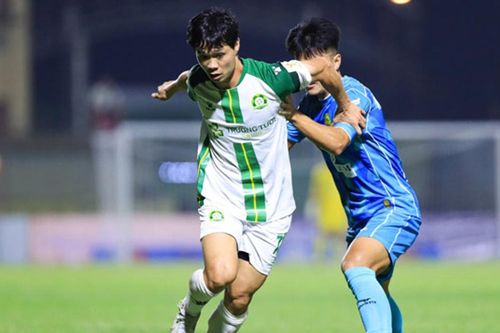 Công Phượng kém nổi bật trong ngày ra mắt giải hạng Nhất; Barca đè bẹp Real ở Siêu kinh điển