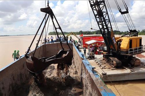 Sóc Trăng: Khai thác thêm mỏ cát trên sông Hậu phục vụ cao tốc