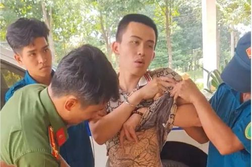 Tạm giữ đối tượng tàng trữ súng và ma túy trong quần, gây tai nạn chết người