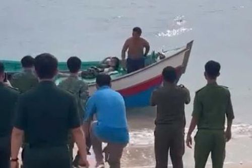 Cứu sống nữ du khách bị sóng cuốn trôi sau một đêm lênh đênh trên biển ở đảo Phú Quý