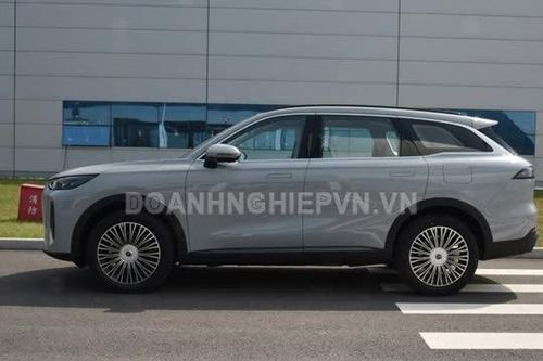Xe gầm cao 7 chỗ công suất 355 mã lực, 'uống' 1,35 lít xăng/100 km, giá gần 430 triệu đồng