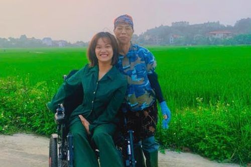 Nghị lực phi thường của cô gái trẻ mắc bệnh bại não: 'Ông trời lấy cái này sẽ bù mình điều khác'
