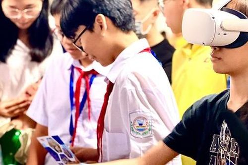 STEAMese Festival 2024: Trẻ em gái đam mê trải nghiệm sân chơi công nghệ