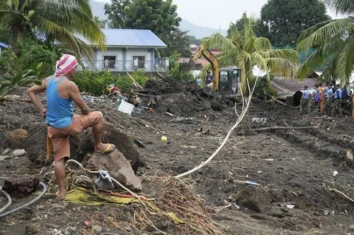 Bão Kong-rey nối đuôi bão Trami tăng cấp chóng mặt