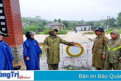 Phó Chủ tịch UBND tỉnh Hoàng Nam kiểm tra công tác ứng phó bão số 6 tại huyện Cam Lộ và TP. Đông Hà