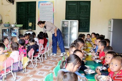 Nâng bước em đến trường