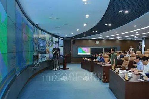 Phó Thủ tướng Trần Hồng Hà họp chỉ đạo ứng phó bão số 6