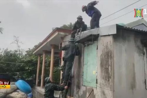 Gia cố nhà cửa người dân để ứng phó bão số 6
