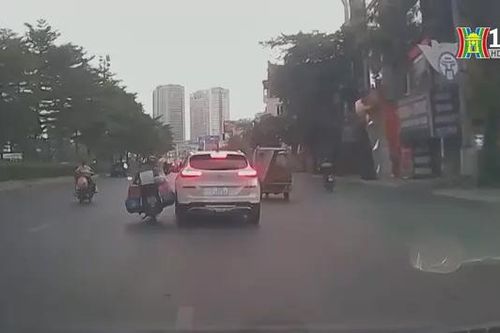 Va vào xe máy, tài xế ô tô tăng ga bỏ chạy