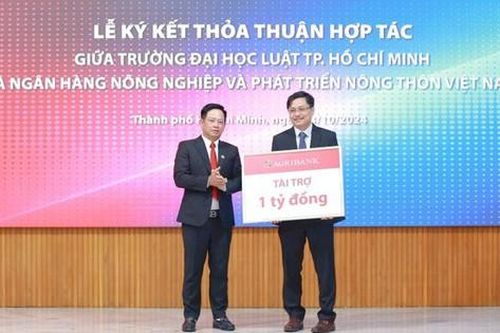 Agribank tặng gói tài trợ trị giá 01 tỷ đồng cho sinh viên Luật Thành phố Hồ Chí Minh