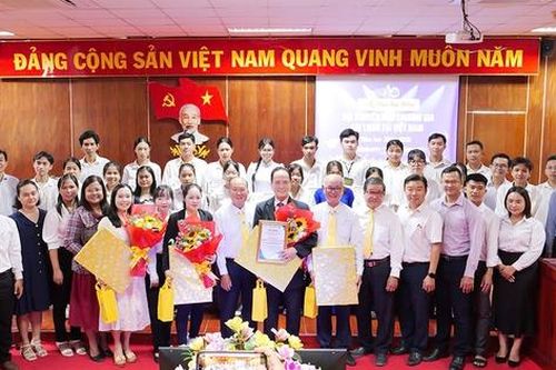Hội khuyến học thương gia Đài Loan tại Việt Nam trao học bổng 250 triệu đồng cho sinh viên Trường Đại học Trà Vinh