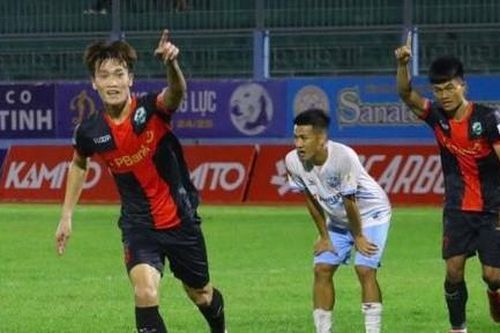 Clip Hoàng Đức ghi bàn giúp Ninh Bình thắng trận ở giải hạng Nhất