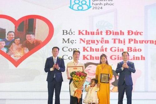 Biểu dương 10 gia đình trẻ tiêu biểu trên toàn quốc