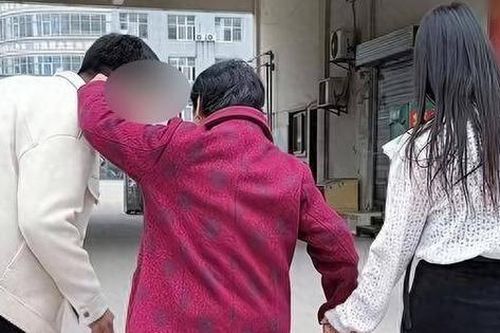 Cặp đôi ly hôn chưa đến 1 giờ, mẹ chồng bắt đi đăng ký kết hôn lại
