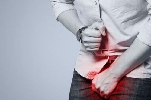 Nam giới cảnh giác với đau bìu có thể gây vô sinh