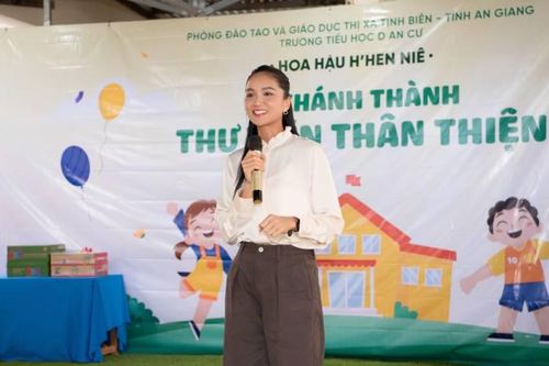 H'Hen Niê lần đầu về miền Tây trao thư viện thân thiện